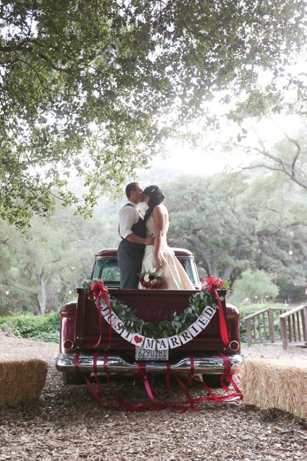 red-truck-404F81C1460-0B64-44C2-4FF1-FEB3F596C8A9.jpg